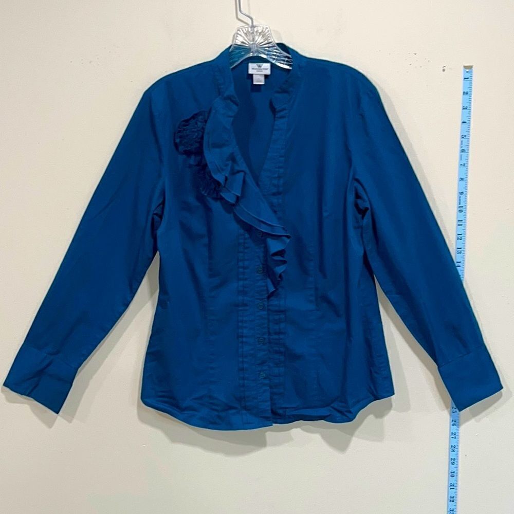 Blue Button Up Long Sleeve Dress Shirt By Worthington. Size Medium.